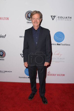 Téléchargez les photos : Beverly Hills, CA États-Unis - avril 22, 2023 : William H Macy assiste au gala de collecte de fonds Homeless Not Toothless. - en image libre de droit