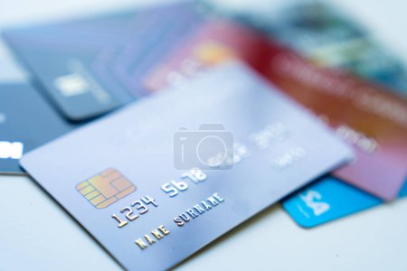 Téléchargez les photos : Paiement par carte de crédit en ligne - en image libre de droit