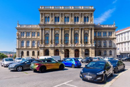 Foto de Budapest, Hungary - July 04, 2022: Building of Hungarian Academy of Sciences - Imagen libre de derechos