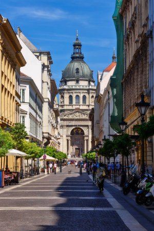 Téléchargez les photos : Budapest, Hongrie - 04 juillet 2022 : La basilique Saint-Étienne est une basilique catholique romaine de Budapest, en Hongrie. Il est nommé en l'honneur d'Étienne, premier roi de Hongrie - en image libre de droit