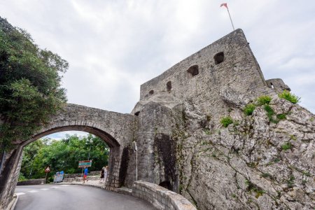 Téléchargez les photos : Herceg Novi, Monténégro - 06 Août 2023 : Forteresse Forte Mare à Herceg Novi, Monténégro. - en image libre de droit