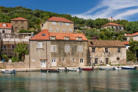 Téléchargez les photos : Sudjuradj, Croatie - 09 août 2023 : Village de Sudjuradj, île de Sipan, près de Dubrovnik, mer Adriatique, Croatie - en image libre de droit