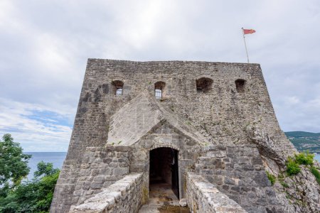 Foto de Herceg Novi, Montenegro - 06 de agosto de 2023: Forte Mare Fortress en Herceg Novi, Montenegro. - Imagen libre de derechos