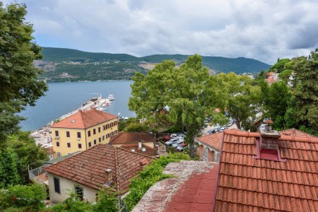 Foto de Herceg Novi, Montenegro - 06 de agosto de 2023: Ciudad vieja de Herceg Novi, Montenegro. - Imagen libre de derechos