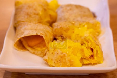 Téléchargez les photos : Amour taïwanais et délicieux petit déjeuner, omelette de poulet - en image libre de droit