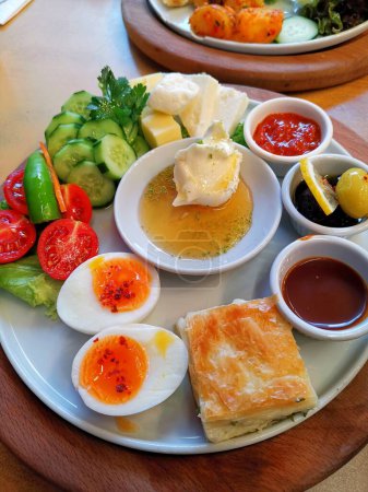 Téléchargez les photos : Delicious Turkish breakfast served with fresh honey, coffee, healthy food, top view - en image libre de droit
