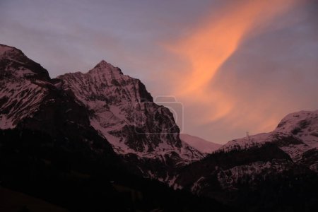 Téléchargez les photos : Bright lit cloud over Mount Arprlistock, Switzerland. - en image libre de droit