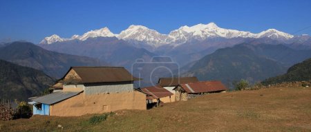 Téléchargez les photos : Fermes près de Ghale Gaun et Manaslu Range, Népal. - en image libre de droit
