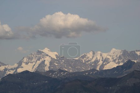 Téléchargez les photos : Mont Jungfrau à partir de Niesen Kulm. - en image libre de droit