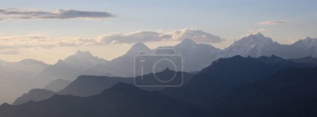 Téléchargez les photos : Pics du mont Schreckhorn, Eiger et Monch. - en image libre de droit