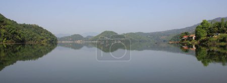 Téléchargez les photos : Côte verte du lac Begnas, Népal. - en image libre de droit