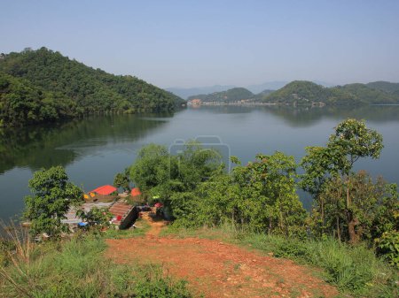 Téléchargez les photos : Environnement vert du lac Begnas, Népal. - en image libre de droit
