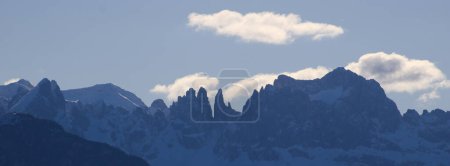 Téléchargez les photos : Rosenstein, montagne au Tyrol du Sud un matin de printemps. - en image libre de droit