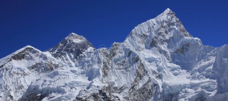 Gipfel des Mount Everest und Nuptse vom Kala Patthar, Nepal aus gesehen.