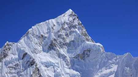 Schneebedeckter Mount Nuptse, Nepal.