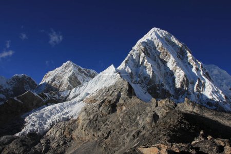 Téléchargez les photos : Mont Pumori à partir de Kala Patthar, Népal. - en image libre de droit