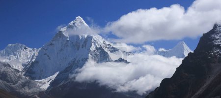Gipfel des Mount Ama Dablam vom Dzongla, Nepal aus gesehen.