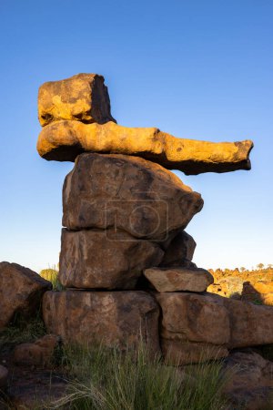 Téléchargez les photos : Grandes roches équilibrées les unes sur les autres dans Giants Playground Namibie - en image libre de droit