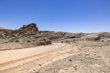 Téléchargez les photos : Route de gravier dans le désert de Kuiseb Canyon Namib Namibie - en image libre de droit