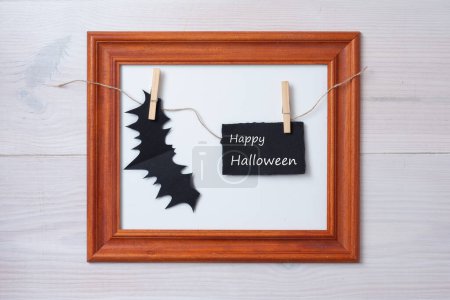 Téléchargez les photos : Cadre photo en bois avec thème Halloween, chauve-souris Halloween - en image libre de droit
