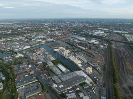 Téléchargez les photos : Vue aérienne par drone sur le port industriel de 2023, Dortmund, Allemagne. - en image libre de droit