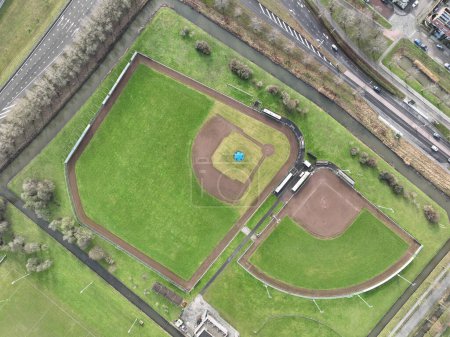 Téléchargez les photos : Terrain de baseball, hébergement sportif. Vue aérienne du haut vers le bas - en image libre de droit