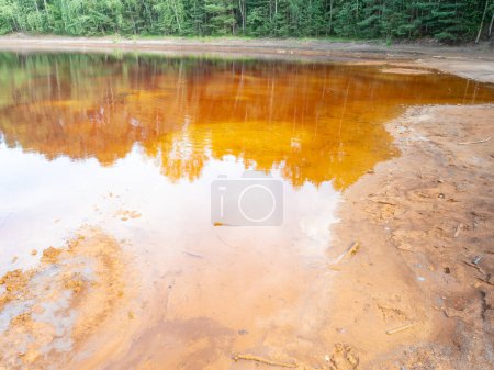 Téléchargez les photos : Parc minier géologique Leknica Lacs toxiques dans l'ancienne mine à ciel ouvert Babina à Leknica, Pologne - en image libre de droit