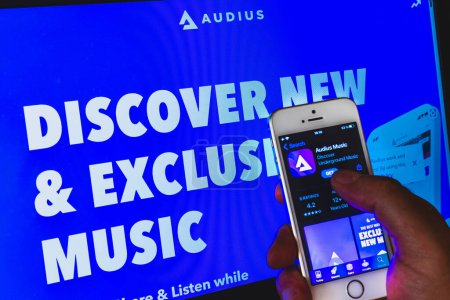 Téléchargez les photos : Audius Music, Spotify icônes app sur un écran de téléphone. Audius est une plateforme de streaming et de partage de musique basée sur blockchain de manière décentralisée.Telsiai, Lituanie.07-25-2023. - en image libre de droit