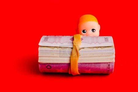 Téléchargez les photos : Kid paper euro money,child trafficking concept.Copy space. - en image libre de droit