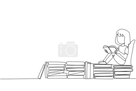 Ilustración de Dibujo continuo de una línea chica sentada relajada leyendo un libro sobre un montón de libros. Relájese mientras lee libros de ficción. Disfruta de la historia. Concepto del festival del libro. Ilustración vectorial de diseño de línea única - Imagen libre de derechos