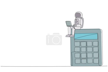 Una sola línea dibujando joven astronauta enérgico sentado en una calculadora gigante escribiendo laptop. Astronauta contable haciendo cuentas en la superficie de la luna. Ilustración gráfica de diseño de línea continua