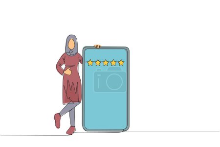 Une seule ligne dessinant jeune femme arabe heureuse se tient tranquillement à côté d'un grand smartphone, l'autre main donnant un geste pouce vers le haut. Donnez un avis cinq étoiles. Illustration graphique en ligne continue