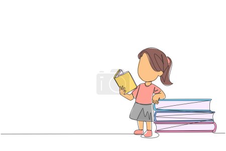Dibujo continuo de una línea chica de pie leyendo un libro mientras se apoya en una pila de libros grandes. Hobby de leer en cualquier lugar. Muy feliz al leer. Ilustración vectorial de diseño de línea única
