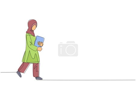 Continu une ligne dessin femme arabe marchant portant un livre. Retour à pied après avoir visité le festival du livre. Lecture de passe-temps. Très bonne habitude. Illustration vectorielle de dessin à ligne unique