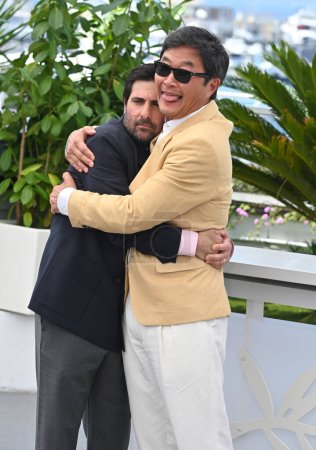 Téléchargez les photos : CANNES, FRANCE. 24 mai 2023 : Jason Schwartzman et Steve Park au photocall pour Asteroid City au 76e Festival de Cannes - en image libre de droit