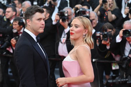 Téléchargez les photos : CANNES, FRANCE. 23 mai 2023 : Colin Jost & Scarlett Johansson à la première d'Asteroid City au 76ème Festival de Cannes - en image libre de droit