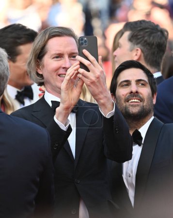 Foto de CANNES, FRANCIA 23 de mayo de 2023: Wes Anderson & Jason Schwartzman en el estreno de Asteroid City en el 76º Festival de Cannes - Imagen libre de derechos