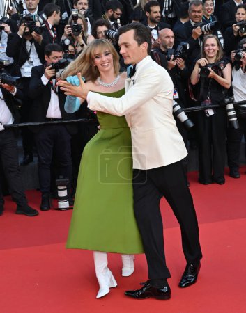 Foto de CANNES, FRANCIA 23 de mayo de 2023: Rupert Friend & Maya Hawke en el estreno de Asteroid City en el 76º Festival de Cannes - Imagen libre de derechos