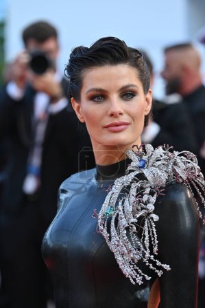 Téléchargez les photos : CANNES, FRANCE. 27 mai 2023 : Isabeli Fontana au Gala de clôture du 76ème Festival de Cannes - en image libre de droit