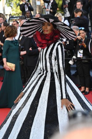 Foto de CANNES, FRANCIA 27 de mayo de 2023: Ikram Abdi en la Gala de Clausura del 76º Festival de Cannes - Imagen libre de derechos