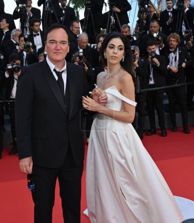 Foto de CANNES, FRANCIA 27 de mayo de 2023: Quentin Tarantino y Daniella Pick en la Gala de Clausura del 76º Festival de Cannes - Imagen libre de derechos