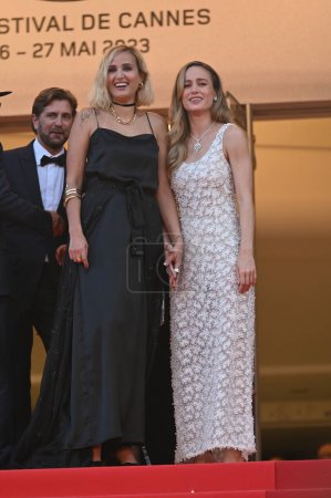 Téléchargez les photos : CANNES, FRANCE. 27 mai 2023 : Julia Ducournau et Brie Larson au Gala de clôture du 76ème Festival de Cannes - en image libre de droit