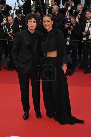 Téléchargez les photos : CANNES, FRANCE. 27 mai 2023 : Adèle Exarchopoulos et Vincent Lacoste au Gala de clôture du 76ème Festival de Cannes - en image libre de droit