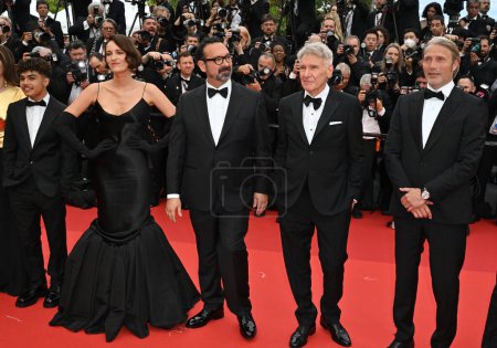 Photo for CANNES, FRANCE. May 18, 2023: Ethann Isidore, Phoebe Waller-Bridge, James Mangold, Harrison Ford and Mads Mikkelsen at the premiere of Indiana Jones and the Dial of Destiny at the 76th Festival de Cannes - Royalty Free Image