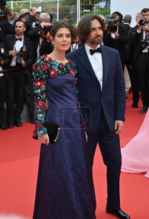 Foto de CANNES, FRANCIA 16 de mayo de 2023: Dimitri Rassam y Charlotte Casiraghi en el estreno de Jeanne du Barry en el 76º Festival de Cannes - Imagen libre de derechos