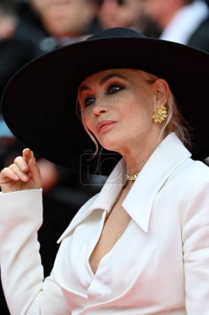Téléchargez les photos : CANNES, FRANCE. 16 mai 2023 : Emmanuelle Beart à la première de Jeanne du Barry au 76e Festival de Cannes - en image libre de droit