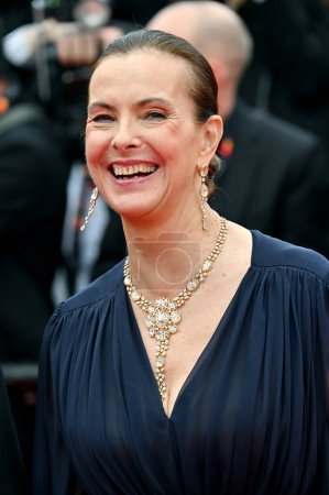 Téléchargez les photos : CANNES, FRANCE. 20 mai 2023 : Carole Bouquet aux Tueurs de la Lune de Fleur première au 76ème Festival de Cannes - en image libre de droit