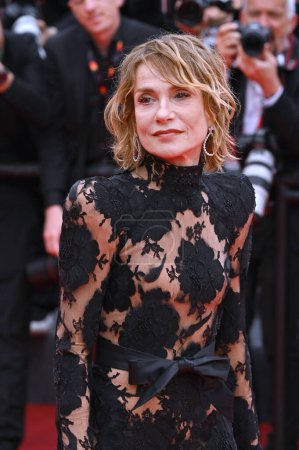Foto de CANNES, FRANCIA 20 de mayo de 2023: Isabelle Huppert se estrena en el 76º Festival de Cannes - Imagen libre de derechos