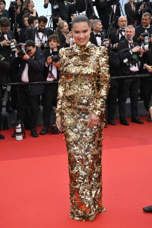Foto de CANNES, FRANCIA 20 de mayo de 2023: Adriana Lima se estrena en el 76º Festival de Cannes - Imagen libre de derechos