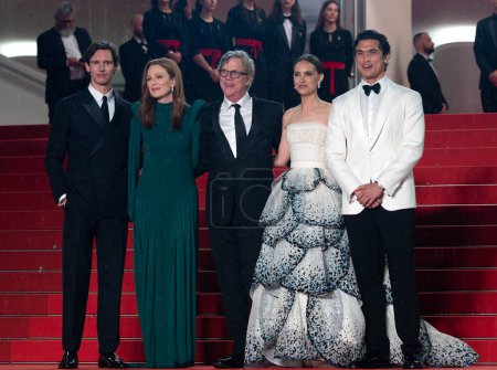 Photo for CANNES, FRANCE. May 20, 2023: Cory Michael Smith, Julianne Moore, Todd Haynes, Natalie Portman and Charles Melton at the May December premiere at the 76th Festival de Cannes - Royalty Free Image